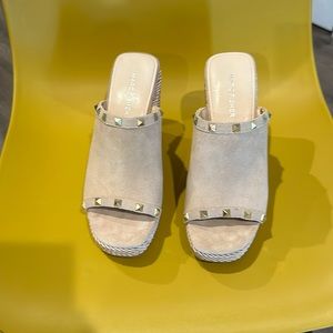 Brand new Marc Fisher Wedges!!